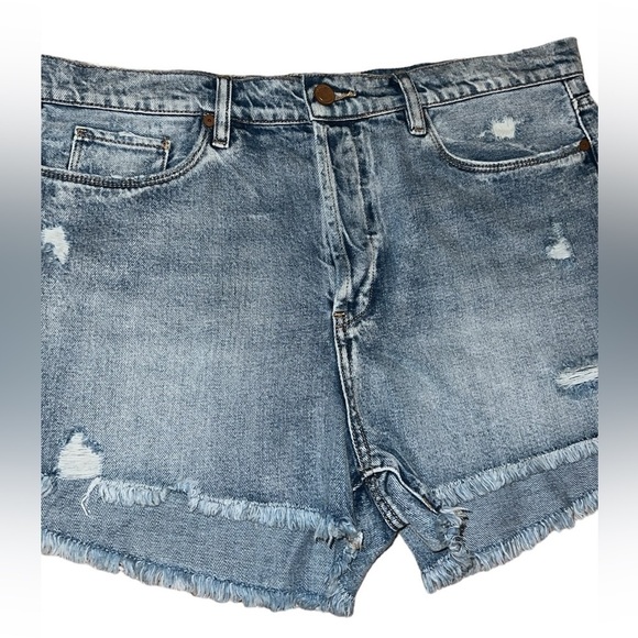 {Blank NYC Denim Button Up Distressed Cut Off Shorts Size 32} - Picture 2 of 12